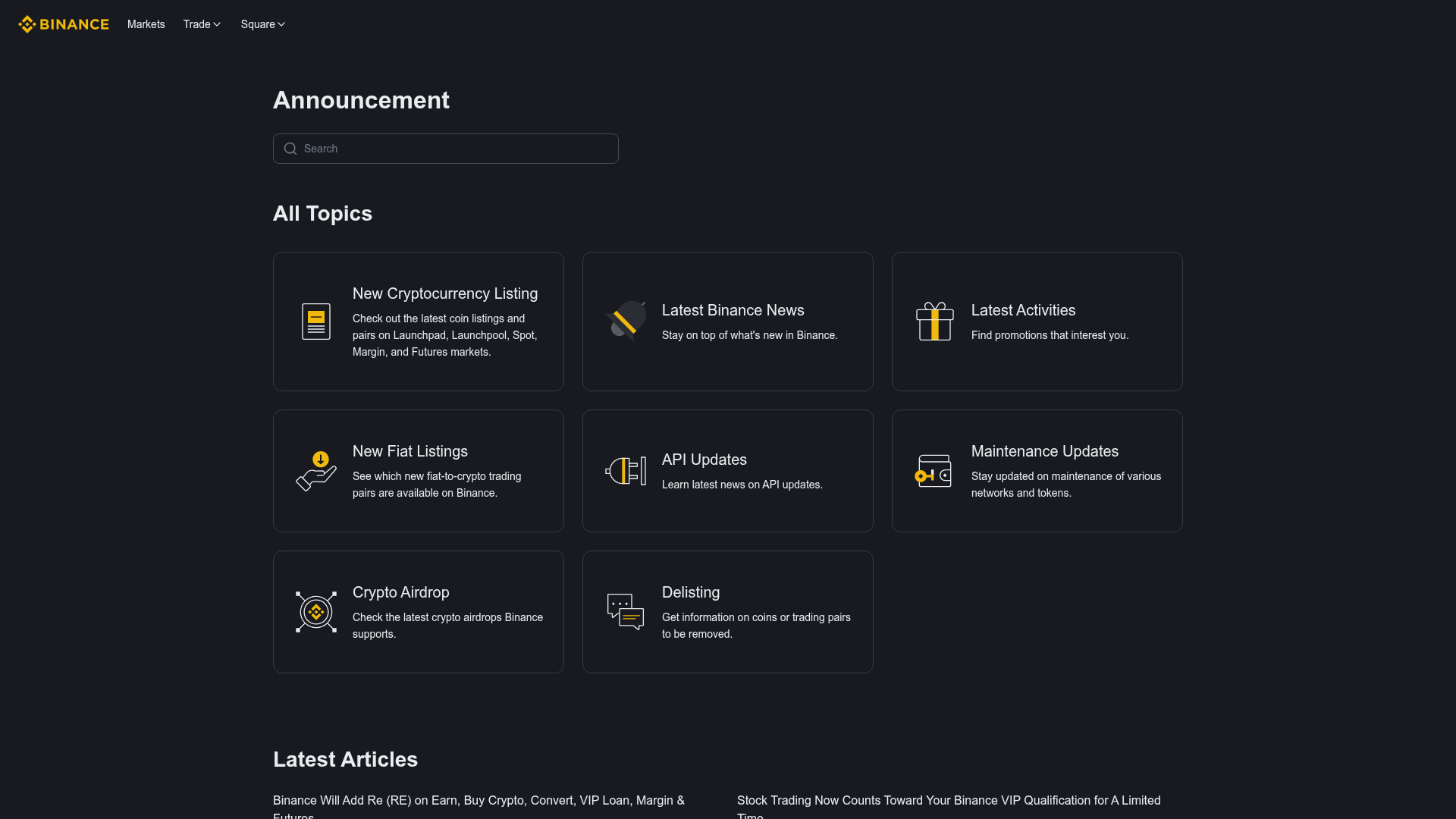 Central de anúncios da Binance, com categorias de novas listagens, airdrops e delistagem